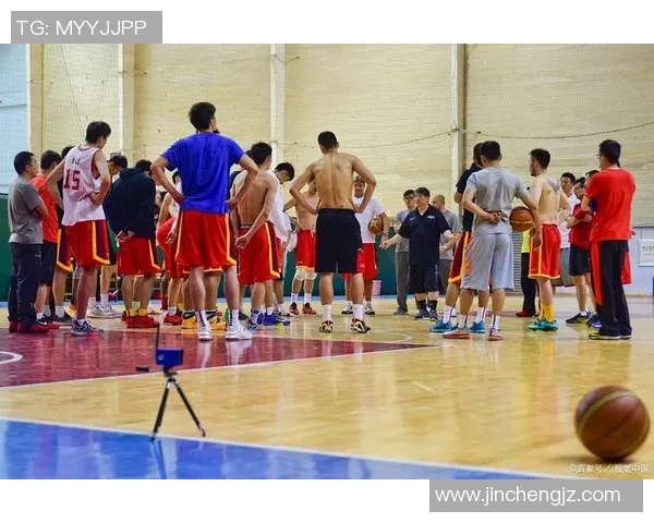 成都篮球队默契配合分析与战术探讨助力球队提升整体实力 成都篮球队默契配合分析与战术探讨助力球队提升整体实力