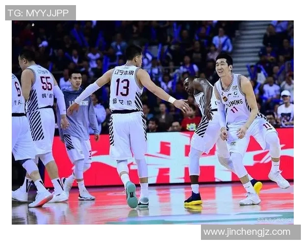 杭州篮球队配合问题引发热议球迷对战术执行和团队默契的不同看法