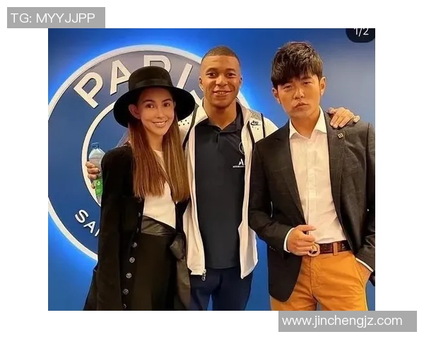 足球明星与周杰伦同框合影展现音乐与体育的完美融合 足球明星与周杰伦同框合影展现音乐与体育的完美融合